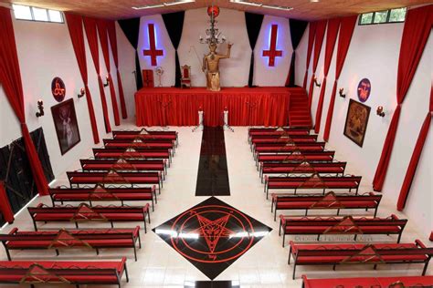 Ocho Edificios Dedicados Al Culto Religioso Sectas Incluidas Donde Lo
