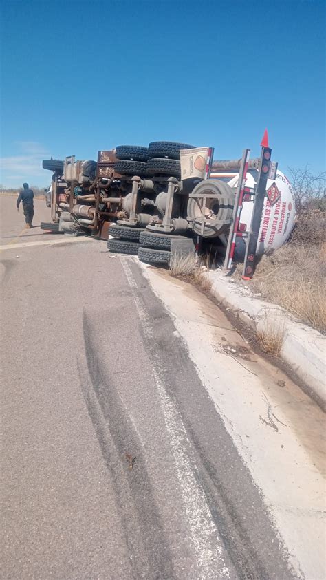 Volcó pipa con 30 mil litros de combustible Notigram