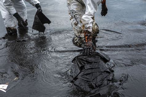 The 13 Largest Oil Spills In History