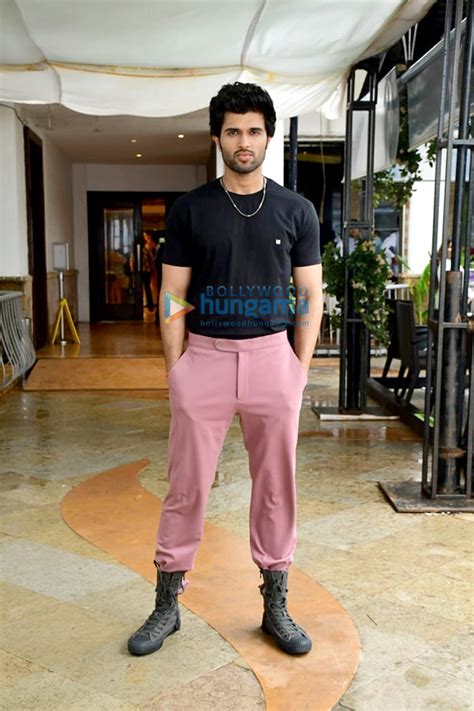 Photos Vijay Devarakonda And Ananya Panday Snapped At Sun N Sand Hotel