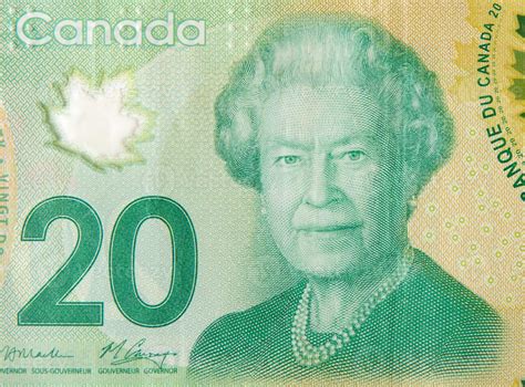 Her Majesty Queen Elizabeth II Portrait from Canada 20 Dollars 2012 ...