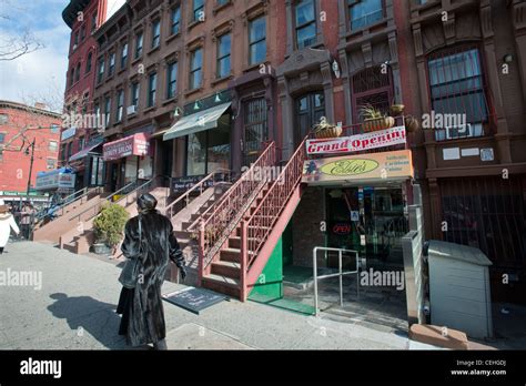 Harlem brownstones hi-res stock photography and images - Alamy