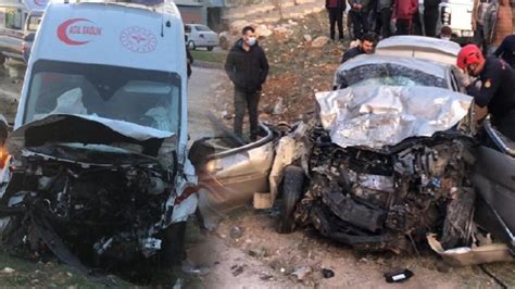 Ambulansla otomobil kafa kafaya çarpıştı 3 ölü 3 yaralı KRT TV