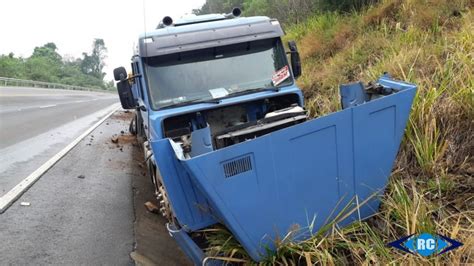 Carreta Fica Sem Freios E Condutor Realiza Manobra Para Evitar Trag Dia