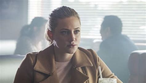 Plus Minus La Nueva Película De Lili Reinhart De Riverdale En Netflix Películas Fama Mag