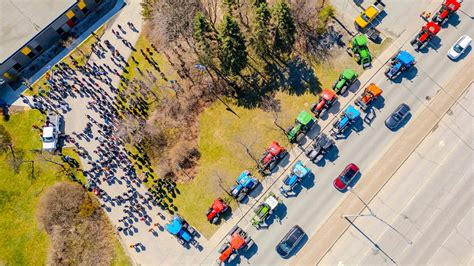 La mobilisation des agriculteurs se déplace en Estrie La Terre de