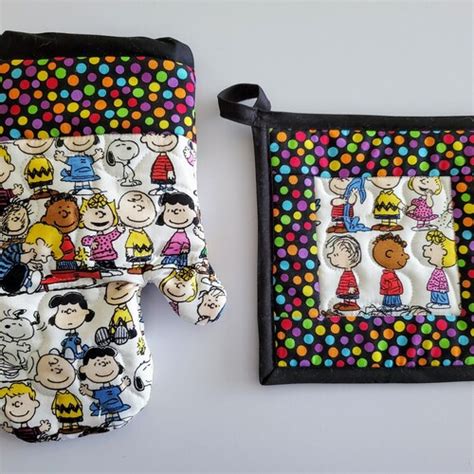 Charlie Brown Peanuts Snoopy And Friends Oven Mitt Pot Etsy