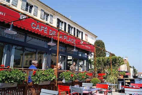 Caf De La Place In St R My De Provence Via Flickr A Wonderful Spot