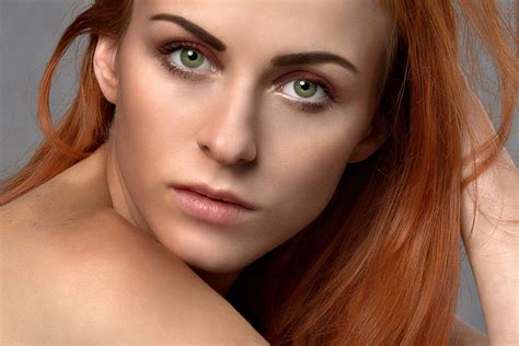 Descubre por qué están triunfando los pintalabios nude esta temporada FaceAngel