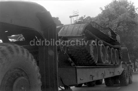 Ddr Fotoarchiv W Nsdorf Panzertechnik Der Gssd Auf Einem Tieflader