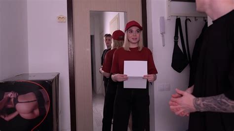 Naughty Delivery Babe Got Mouth Fuck As A Tips By A Client