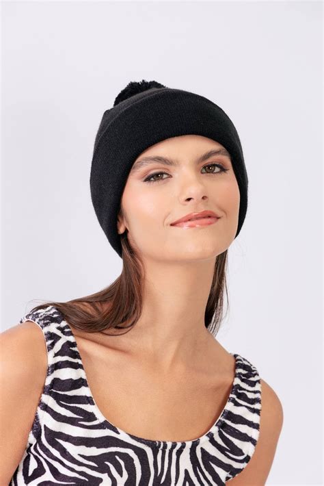 Gorro Preto Pompom Marina Gabriella Roupas Femininas Loja