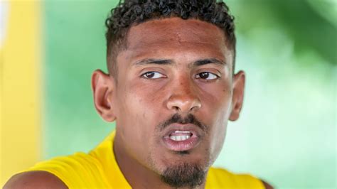 Bvb Angreifer S Bastien Haller Spricht Ber Seine Krebstherapie