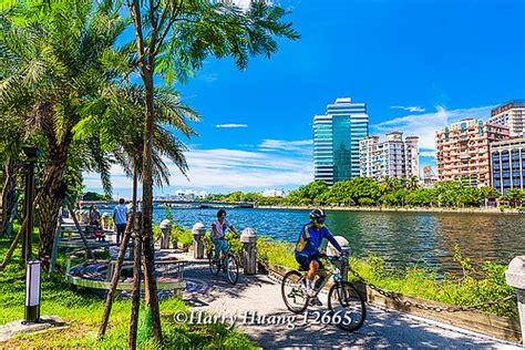 Harry12665愛河高雄愛河河流騎腳踏車騎自行車休閒運動戶外運動景觀步道人行步道大樓高 Flickr