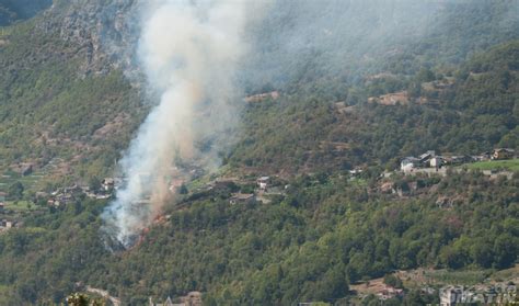 Ch Tillon Incendio Boschivo Minaccia Alcune Abitazioni Intervengono I