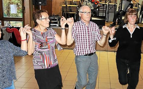 Mignoned ar Vro 70 danseurs au fest deiz Le Télégramme