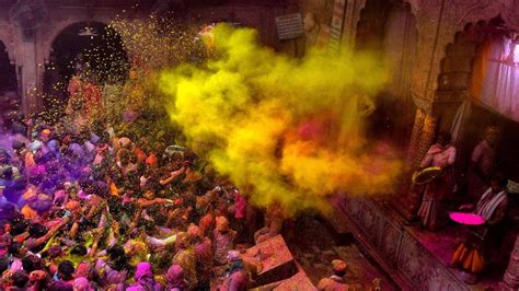 Cidade Das Viúvas Celebra Holi O Festival Anual Das Cores Da Índia