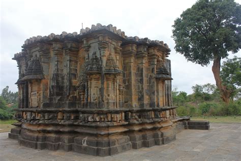 Journeys across Karnataka: Jain temple in Hangal fort and Billeshwara ...