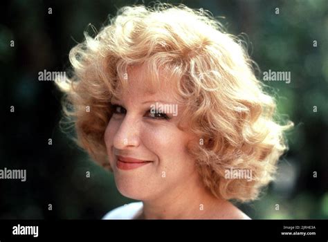 Bette Midler Down And Out In Beverly Hills 1986 Stock Photo Alamy