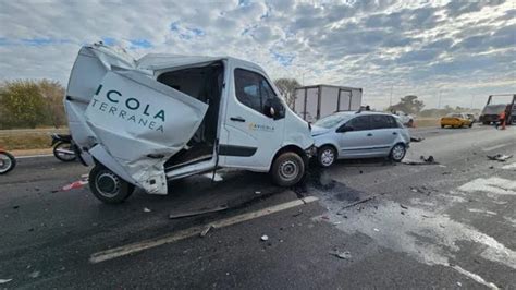 Impactante Accidente En C Rdoba Un Cami N Choc A Tres Autos En