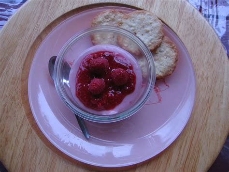 Verrine aux framboises à la crème sans lactose Gourmicom