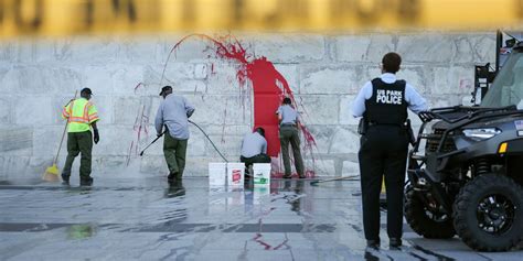 Washington Monument Vandalized With Red Paint Wsj