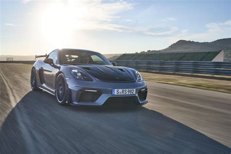 承襲賽車基因、為極致操駕樂趣而生的中置引擎跑車 全新 Porsche 718 Cayman Gt4 Rs 首度在台亮相 Carstuff 人車事