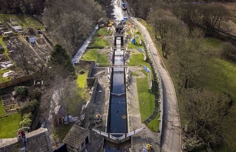 bingley  rise locks  gates fitted  uks steepest lock flight