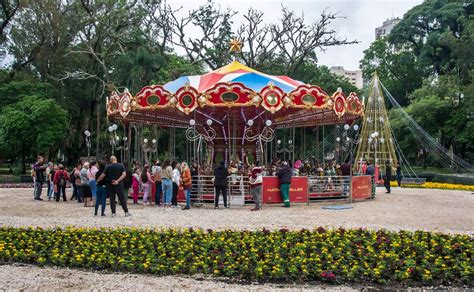 Passeio P Blico Tem Carrossel Para A Crian Ada At De Dezembro