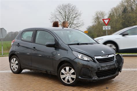 Gewonde Na Botsing Tussen Brommobiel En Auto Brabant