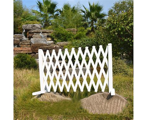 Expandable Garden Fence Foldable Freestanding Wood Garden Trellis Barrier For Climbing