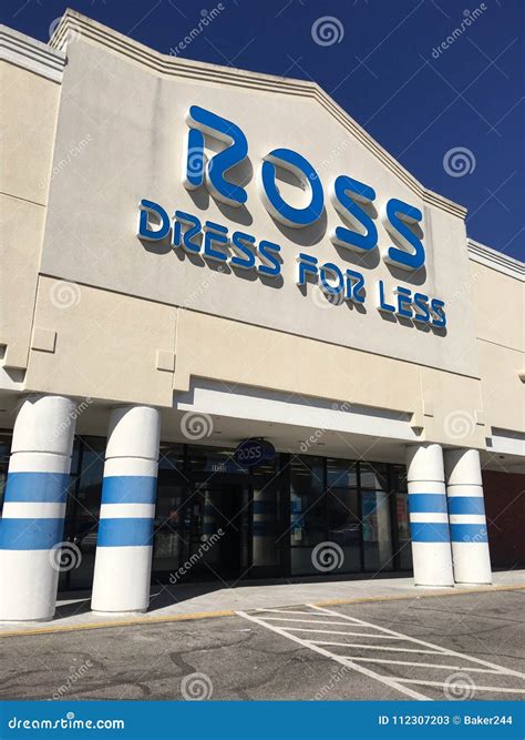 Ross Dress For Less Retail Store Covid-19 And Now Hiring Signs