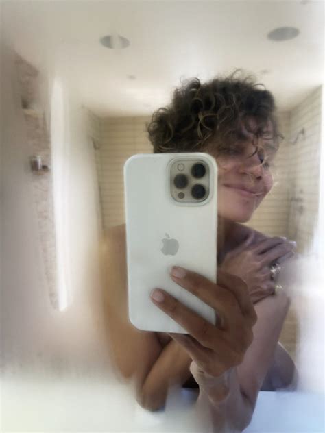 Halle Berry Nude Mirror Selfie Of The Day DrunkenStepFather