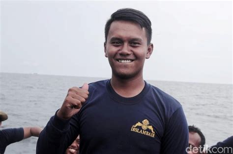 serda satria penyelam  angkat cvr lion air  dasar laut