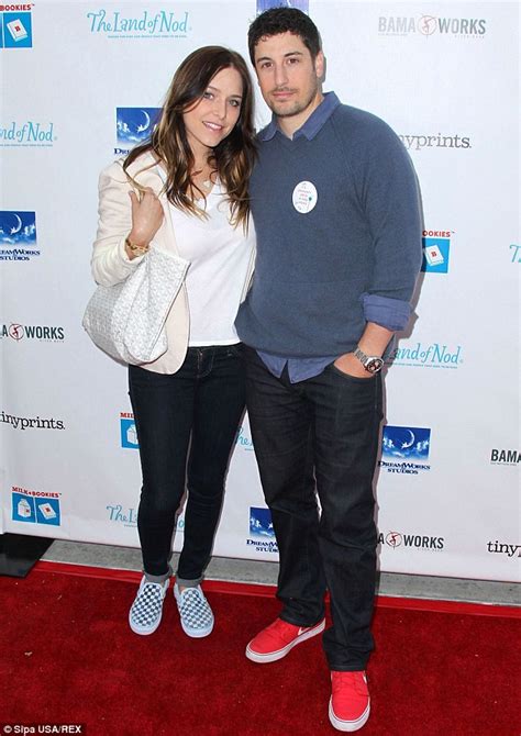 Jason Biggs Strips Naked To Promote Wife Jenny Mollen S New Book