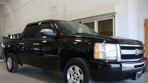 Chevrolet Silverado 1500 - Information and photos - MOMENTcar