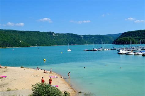 Le Lac De Vouglans Immense Et Splendide Montagnes Du Jura