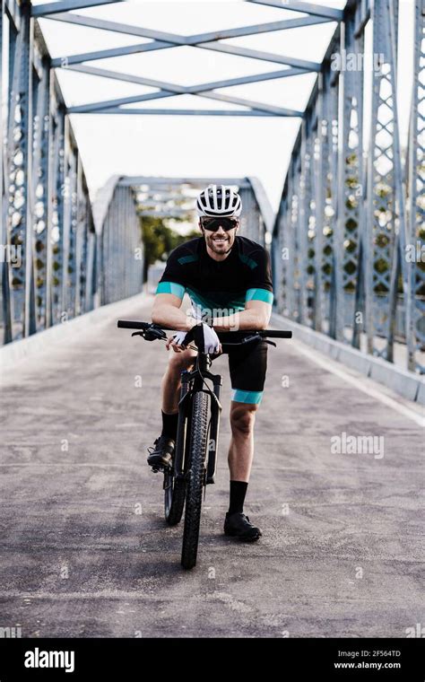 Male Cyclist Athlete Hi Res Stock Photography And Images Alamy