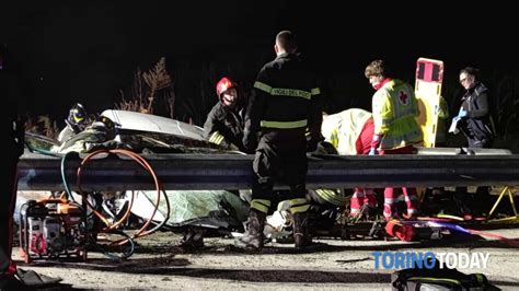 Terribile Incidente A Busano Auto Esce Di Strada E Si Schianta Contro