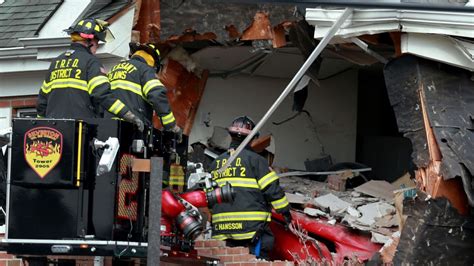 2 Killed After Car Crashes Through 2nd Floor Of N J Building