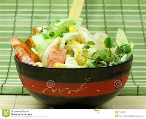 Salada De Fruta Foto De Stock Imagem De Cenouras Alface