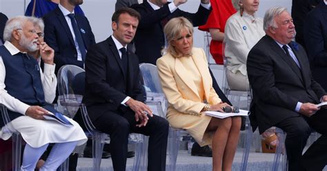 En Vid O Le Baisemain Demmanuel Brigitte Macron En Plein D Fil Du