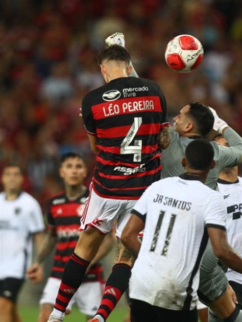 Gol De L O Pereira No Fim Flamengo Vence O Botafogo No Maracan