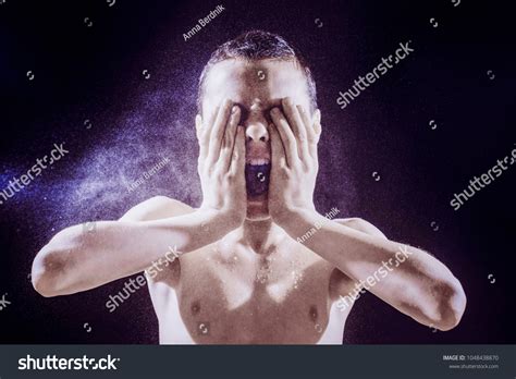 Pre Teen Boy Naked Screams Into Foto Stock 1048438870 Shutterstock