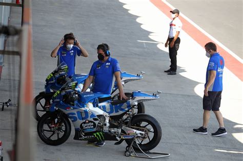 Foto Kesibukan Kru Balap Di Paddock Sirkuit Mandalika Jelang Motogp 2022