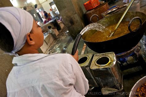 Guru Ka Langar The Golden Temple Communal Kitchen Valerio Berdini