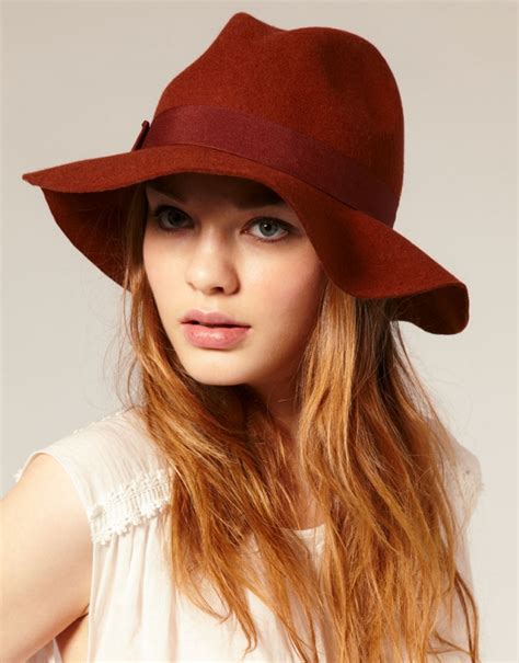 Preety Smart Women Hat Style ~ Smashgossips