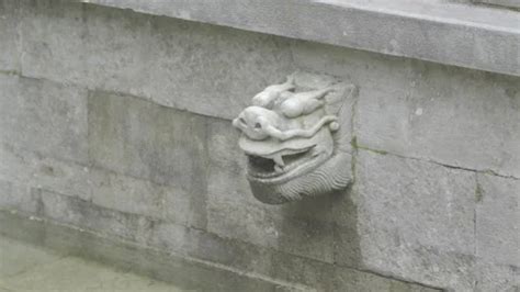 Chinese dragon head sculpture fountain | Stock Video | Pond5