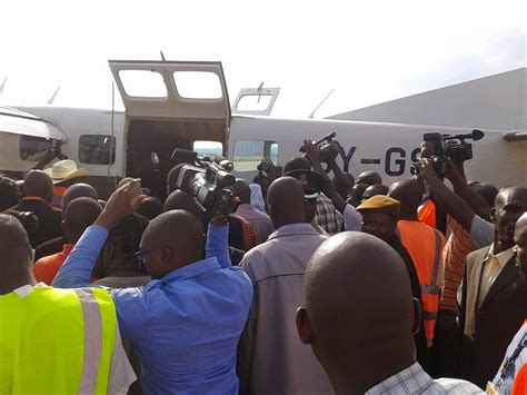 Uhondopap Kajwang Body Arrives In Kisumu Town Amidst Tears By The