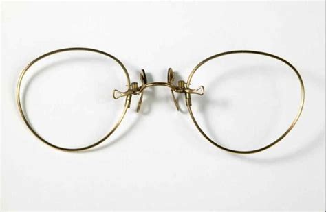 What Are Pince Nez Glasses